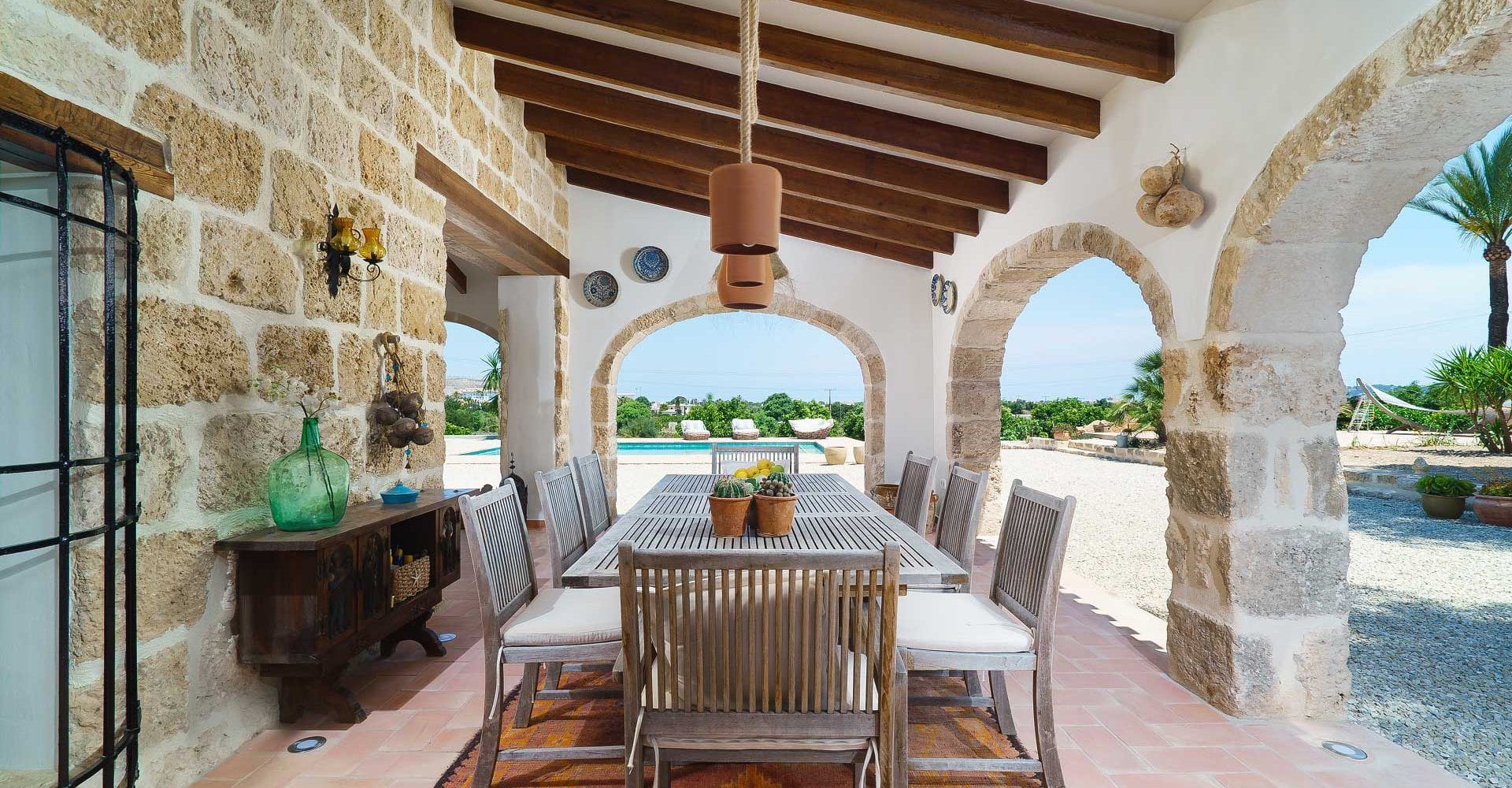 tosca steen gebruikt in het bouwen van een finca in Javea