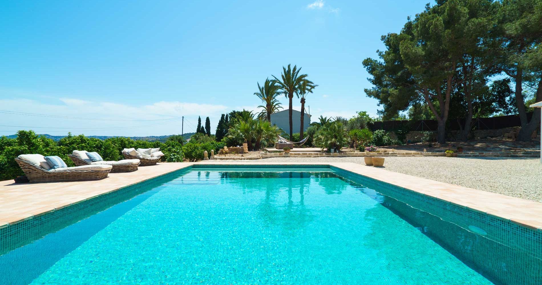 zoet- of zoutwater zwembad javea costa blanca spanje