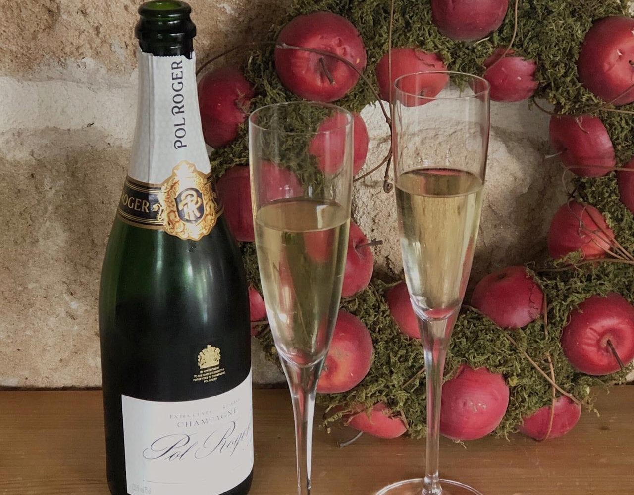 Fles champagne met 2 glazen voor feest Javea villa te koop
