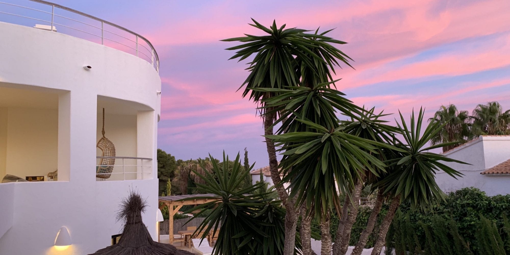 huis kopen in Spanje met zwembad en zonsondergang