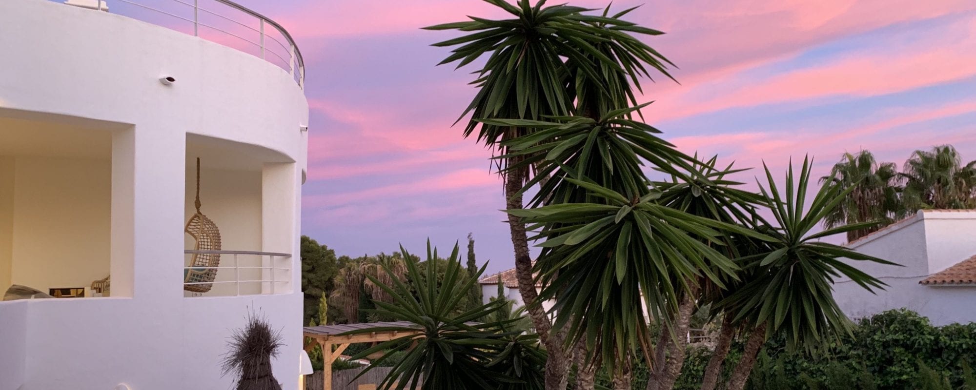 huis kopen in Spanje met zwembad en zonsondergang